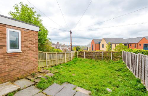 The Acacia Lodge - Beautiful & Modern 3-BR with FREE Parking - Perfect For Business or Work Stays by Parydise Properties - Foto 40