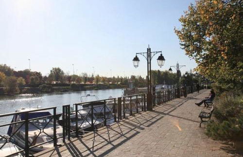 Paris Eiffel Tower et Disney apartments, parkings gratuits et sécurisés, 10 minutes métro to Paris - Foto 8