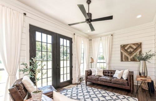 FIXER UPPER’s Original BARNDOMINIUM!! Sits on Private 16 wooded acres & lake - Foto 9