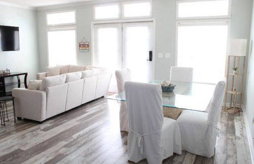 Beach Getaway at 2 Pelicans Walk to the Water - Foto 18