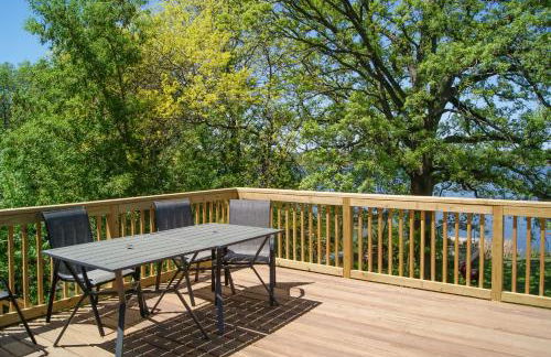 Waterfront Eagle Lake Home with Yard and Deck - Foto 2