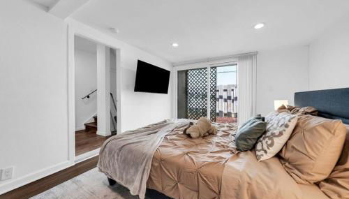 Modern Bay Area Retreat | Balcony + Private Patios - Foto 5