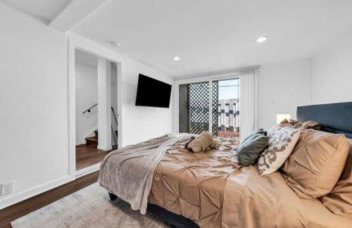 Modern Bay Area Retreat | Balcony + Private Patios - Foto 5