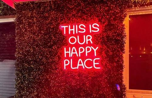 Escape GameRoom, BAR, BBQ, Spacious,KING Bed, All Luxury mattresses, Near Beach, 6 blocks away from Bars, Nite Clubs, Res, Shops - Photo 70