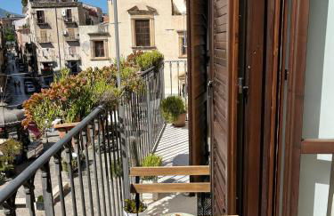 Santa Maruzza - Apartment with Balcony View, 5 Min Walk to Teatro Massimo & Cathedral - Foto 20