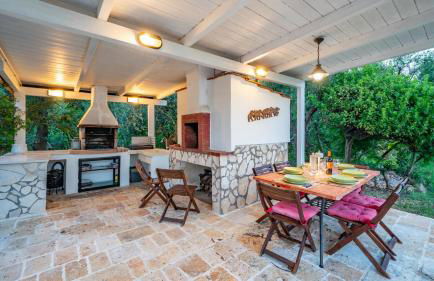 Villa Giglio with Garden and Mini Pool by Rentbeat - Foto 12