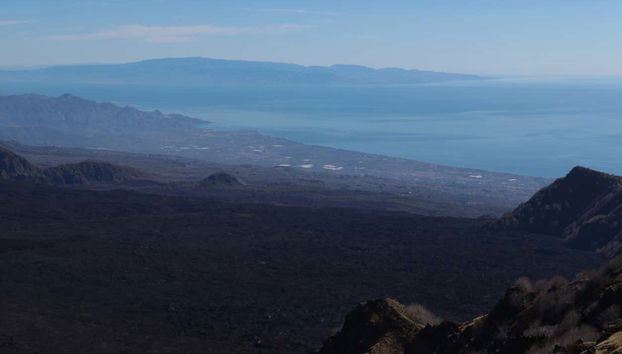 Panorámica de la costa vista desde la cima