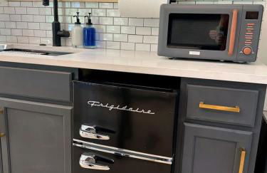 Tranquil Modern Cabin with Friendly Farm Animals & Pond Views Near Cedar Creek, Texas - Photo 43