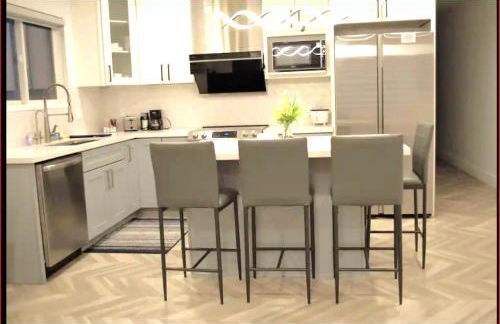 Dimond Abode Vacation Rental, Oakland California Dimond District - Photo 21