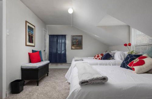 Grand Performance Home 3 min to Downtown, Stockyard, AT&T - Photo 33