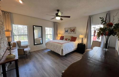 Gated Estate Escape! Three BR - Foto 59