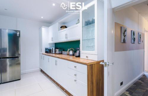 Open Plan - 3 Bedroom House - Garden and Outdoor Seating - Driveway Parking - Short Drive to City Centre - Foto 27