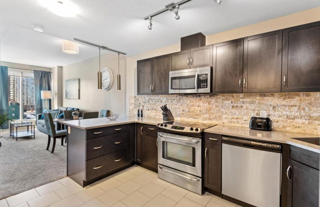 Modern DT Condo Balcony Parking Gym Hot Tub - Foto 3