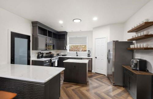 5BD Getaway w Pool Patio Firepit Mins to DT - Photo 11