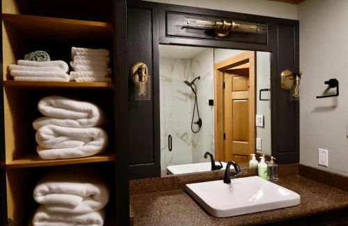 Hidden Hillside Retreat - A Secluded Modern Cabin - Foto 33