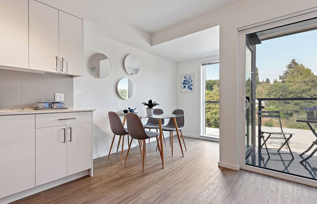 Modern Studio Steps to UW - Foto 7