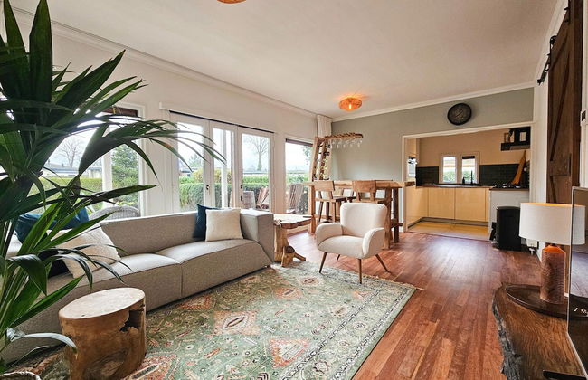 Beautiful Holiday Home With Spacious Garden - Photo 13