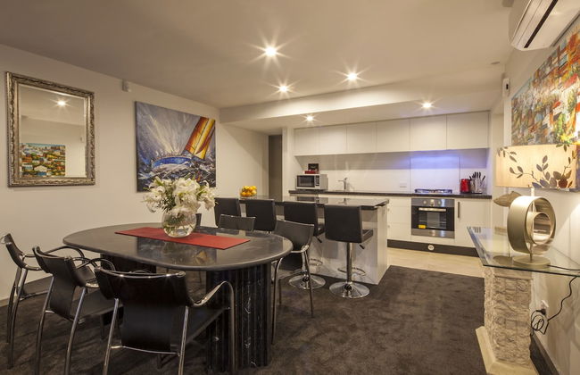 22 Hallenstein Apartments by Staysouth - Photo 15