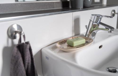 fuldaliebe - Helle Ferienwohnung mit Küche, Parkplatz, WLAN, Self Check-in - Foto 52