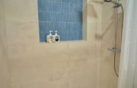 Stunning Home, AC, Beach, Backyard, 4 BR - Photo 13