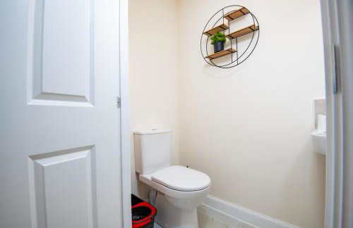 Luxury 5BDR with City Access, Free Parking and Wi-Fi - Photo 50