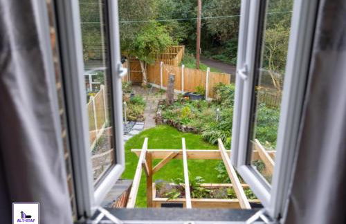 Calder Row by Alt-Stay Contractor Accommodation - 3 Bed Canal Side Contractor Home With Parking, Wi-Fi & Full Kitchen - Ideal For Long stays - Foto 8