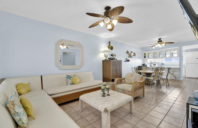 2-story Condo Next to Beach w/ Ocean Views! - Foto 21