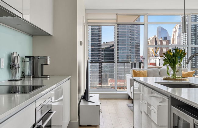 DT Upscale Corner Unit Tower Views Free Parking - Photo 13