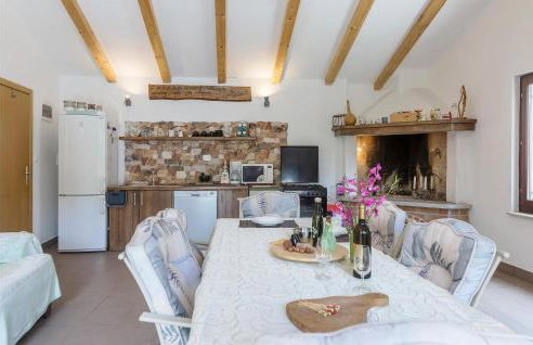 2 Bedroom Cozy Home In Kostrcani - Photo 17