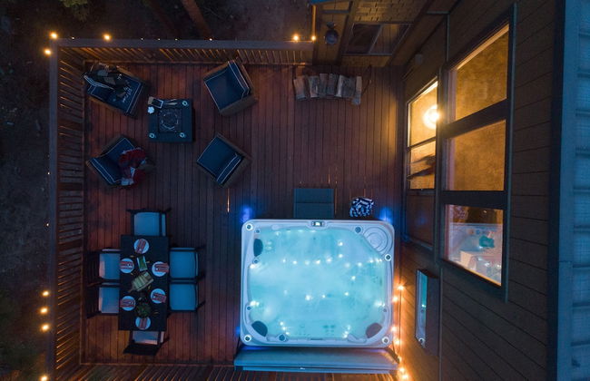 Wolfe by Avantstay 5mins Northstar w Hot Tub Fireplace 2 Private Decks - Photo 7