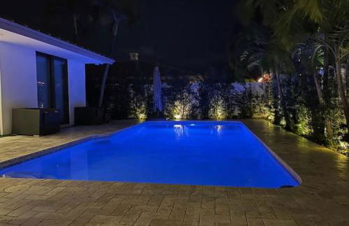 Lynoras Luxe Estate 3 bedroom 3 bath with Modern Design and Heated Pool - Foto 23