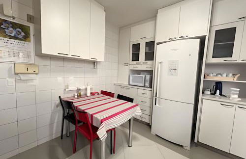 Apto espaçoso para até 8 hóspedes no Centro - Foto 29