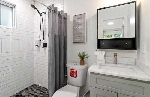 New Home in MidTown- Sleeps 11 For Rent in Atlanta - Foto 14