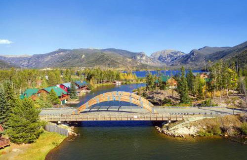 Fireplace and Deck Modern Cabin in Grand Lake! - Foto 36