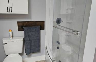 King Bed Outdoor Fireplace Seconds From Highway - Foto 11