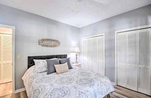 Resort-Style Condo with Balcony on Lake Keowee - Foto 16