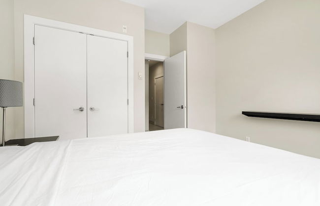 Harmony Haven 2BR Lakefront Suite - Photo 12