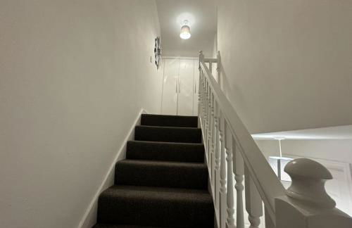Modern TownHouse - 3 bed 2.5 bath 2 Private Gated Parking - Photo 21