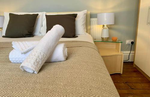 6BR Home with Parking Near Wolverhampton - Foto 11