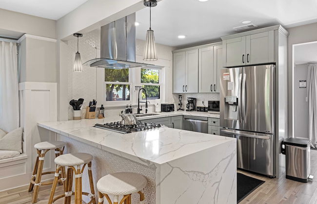 Luxe Backyard Oasis w/ Hot Tub Chic Design South Park Sanctuary - Foto 12