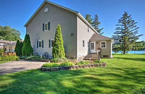 Waterfront Vandalia House with Dock on Donnell Lake! - Foto 24