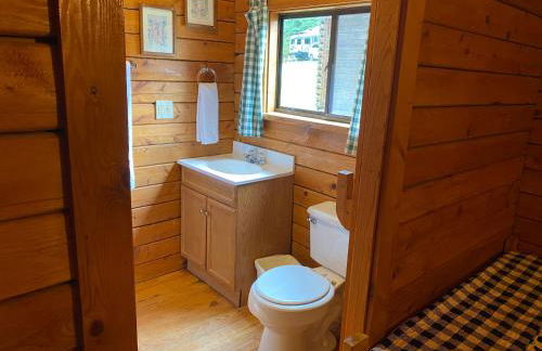 Poolside Rustic Cabin with Amazing Views - Foto 13