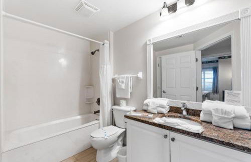 Seventh Floor Serenity, Updated 3BR with OceanFront Private Balcony at The Wyndham Ocean Walk Resort - Foto 45