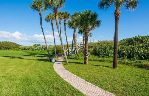 Beachfront paradise Ocean Village Golf Tennis Several heated pools Tiki bar Pickleball insite sports bar and restaurant and much more - Foto 36
