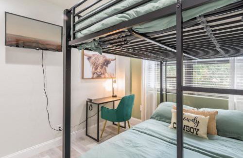 Entire Home with Air Hockey and Firepit - Photo 31