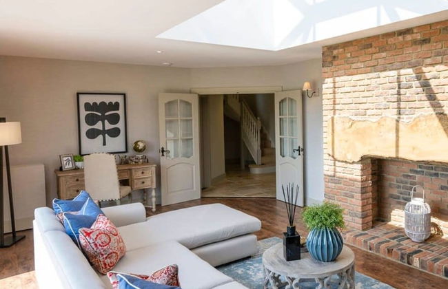 Luxurious 4 Bedroom Vineyard Villa Stanlake Park - Foto 34