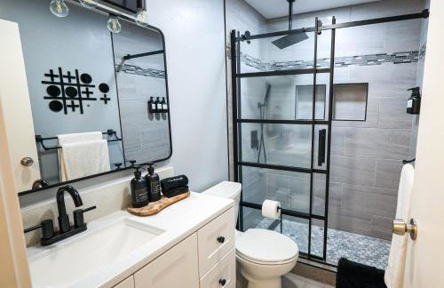 Game Night Downtown - BSU - Slots - Over 100 Games - Foto 73