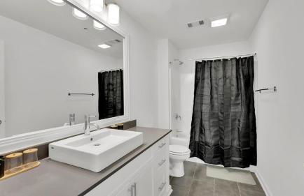 HEB703 Modern & Chic 2 Bedroom Condo Downtown Fort Worth, Free Parking, Walk to Convention Center - Foto 13