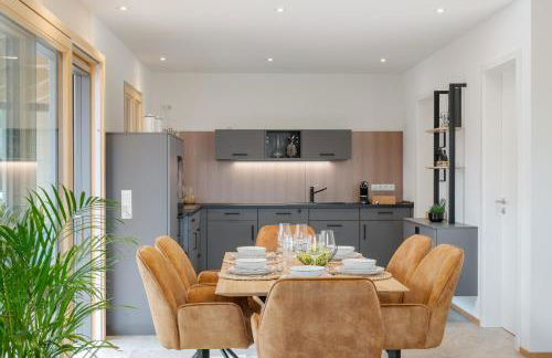 FENJOY Ferienapartments am Chiemsee - Balkon - BBQ - Foto 1