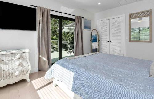 Art Deco Apt w Pool One Mile to Beach Pets Welcome - Foto 12